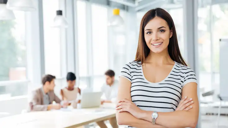 Una estudiante de marketing digital